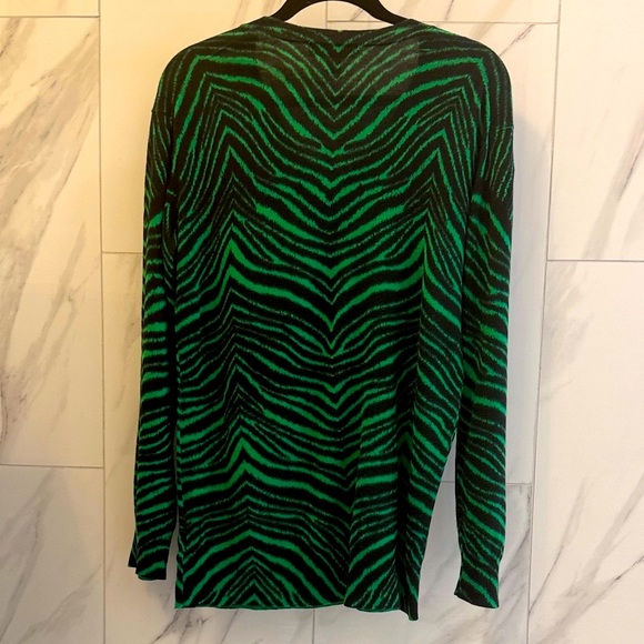 Michael Kors V-Neck Sweater in Green and Black - Picture 3 of 3